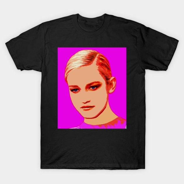 julia garner T-Shirt by oryan80